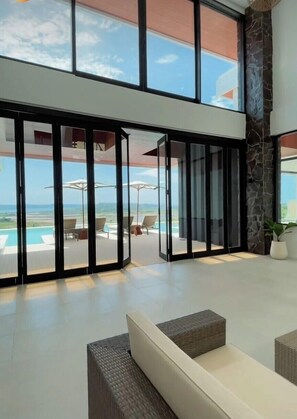 Flat-screen TV - Villa Teraum (Kuta)