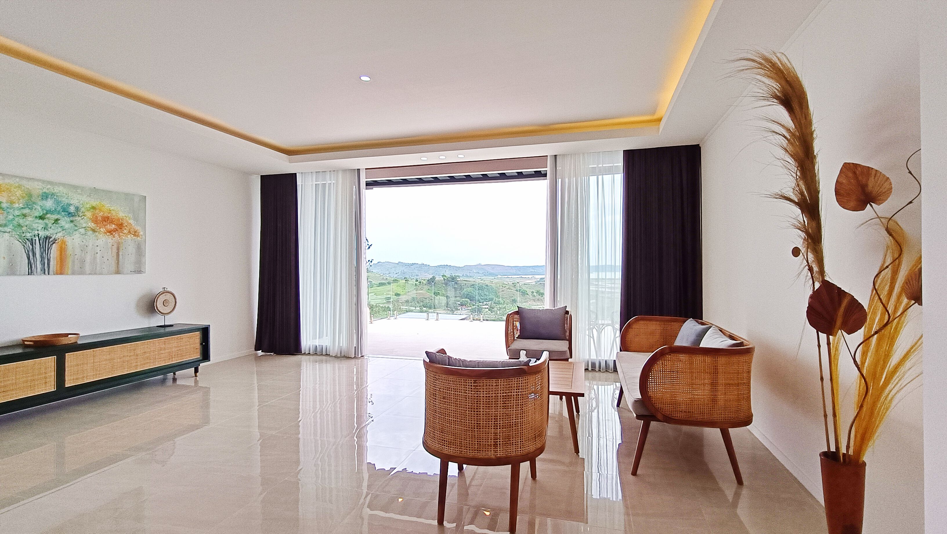 Perhesviitti, parveke, valtamerinäköala | Pillowtop-patjalliset sängyt, tallelokero huoneessa, työpöytä