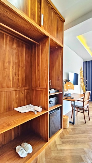 Deluxe Room, Balcony, Ocean View | 1 bedroom, pillowtop beds, in-room safe, desk