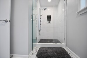 Shower, hair dryer, towels - Spa Shower|Game Room|Media Room|Ping Pong|Arcade (Atlanta)
