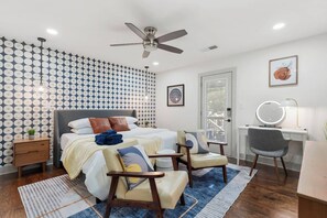 5 bedrooms, iron/ironing board, WiFi, bed sheets - Marietta Square Suites - Big Home|Pool|Fire Pit (Marietta)