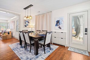 Dining - Marietta Square Suites - Big Home|Pool|Fire Pit (Marietta)