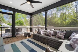 Terrace/patio - Marietta Square Suites - Suite1 - Pool & Fire Pit! (Marietta)