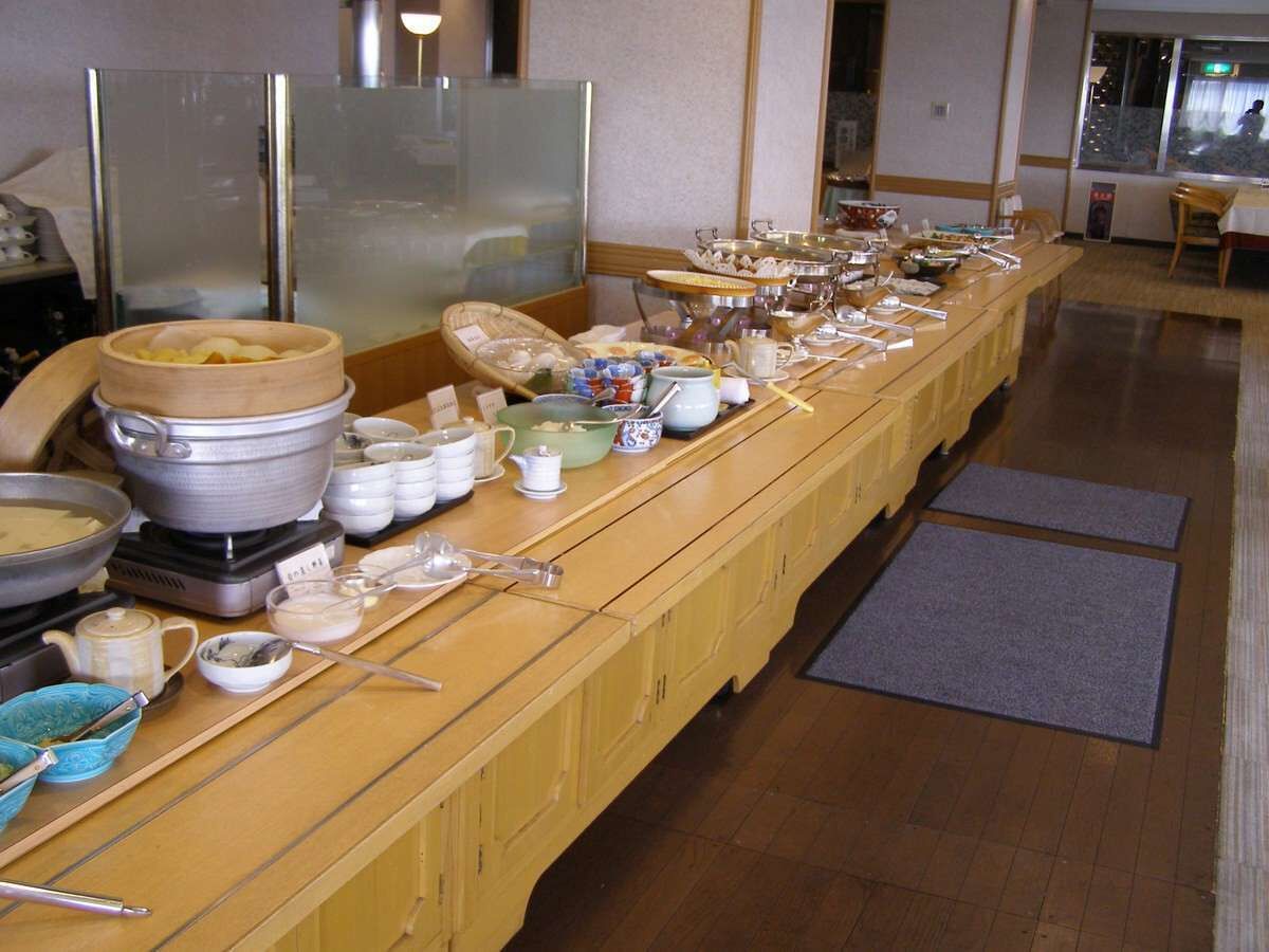 Daily buffet breakfast (JPY 1650 per person)