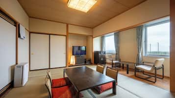 Family Room, Non Smoking | Desk, free WiFi, bed sheets