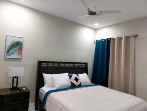 2 habitaciones, tabla de planchar con plancha, wifi y ropa de cama 