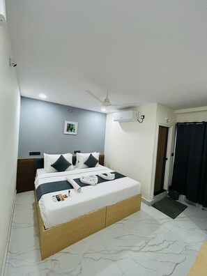 Literie de qualité supérieure, bureau, Wi-Fi gratuit, draps fournis