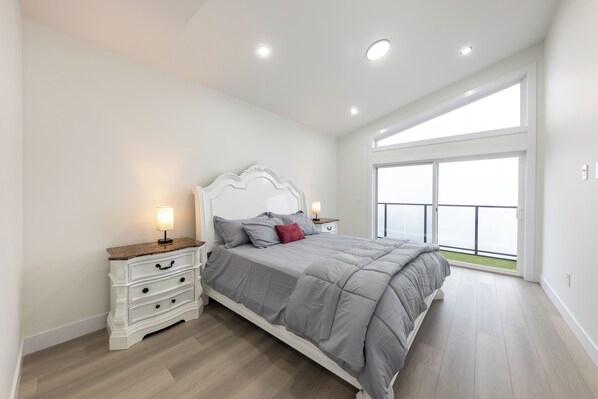 6 bedrooms, iron/ironing board, free WiFi, bed sheets