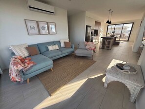 TV, offices - Blue Horizon Villa - Sunlit Terraces & Ocean Views (Torquay)