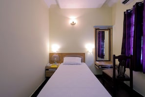 Basic Double or Twin Room | 1 bilik tidur, Wi-fi percuma, cadar katil