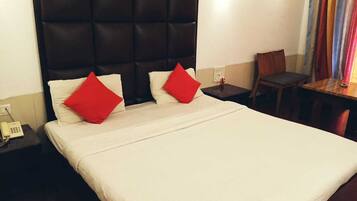Deluxe Double Room | 1 bedroom, desk, rollaway beds, free WiFi