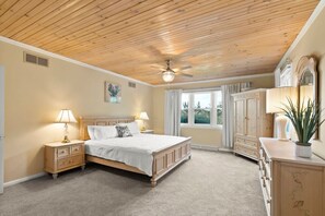 7 Schlafzimmer, Schreibtisch, Bügeleisen/Bügelbrett, WLAN