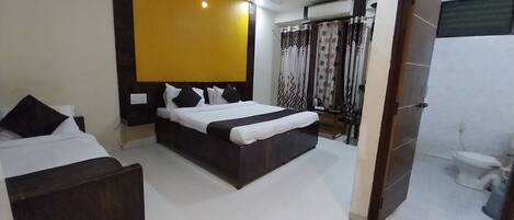 Deluxe Triple Room, City View | Egyptian cotton sheets, premium bedding, free WiFi, bed sheets