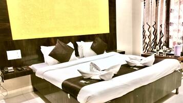 Dobbeltrom – deluxe, byutsikt | Sengetøy i egyptisk bomull og sengetøy av topp kvalitet