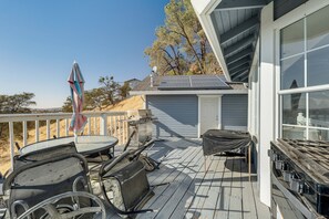 Outdoor dining - Water Views & Decks: Spacious La Grange Retreat (La Grange)