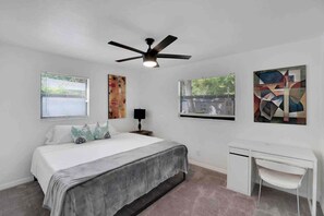 4 habitaciones, tabla de planchar con plancha y cuna de viaje 