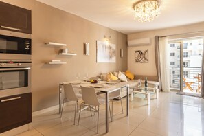 Apartamento família, vários quartos, 2 banheiros (Modern and comfortable apart Savoy) | Parte interna