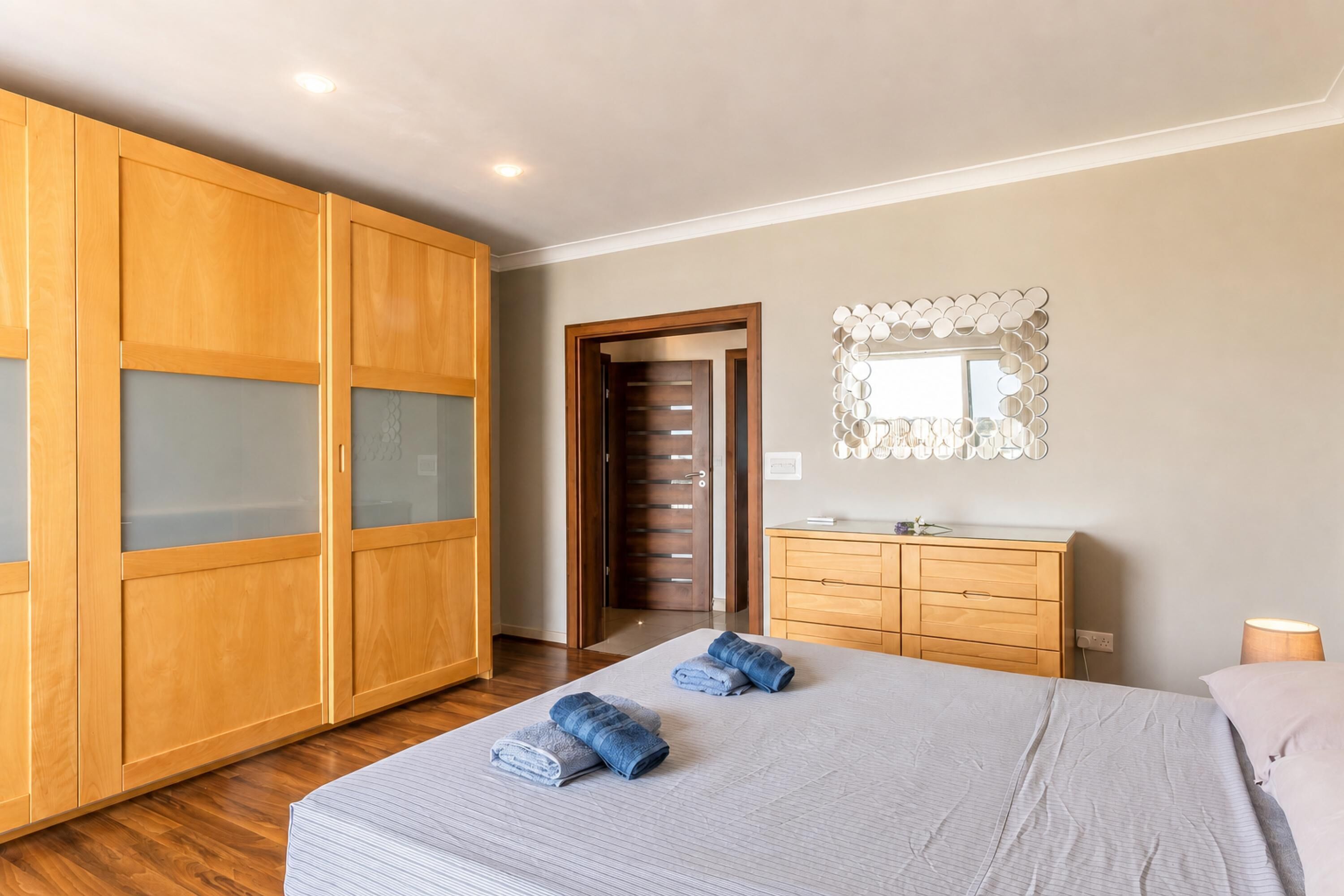 Apartamento familiar, 2 habitaciones, 2 baños (Modern and comfortable apart Savoy) | 2 dormitorios y camas supletorias