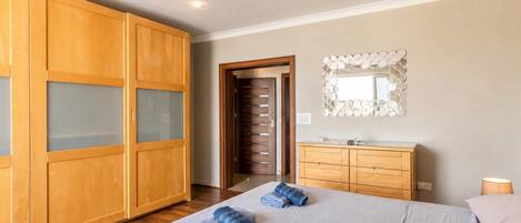Family Apartment, 2 Bedrooms, 2 Bathrooms (Modern and comfortable apart Savoy) | 2 bedrooms, rollaway beds (surcharge)