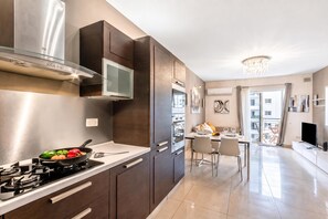 Family Apartment, 2 Bedrooms, 2 Bathrooms (Modern and comfortable apart Savoy) | Private kitchen - Modern and Comfortable Apart Savoy Garden (Gzira)
