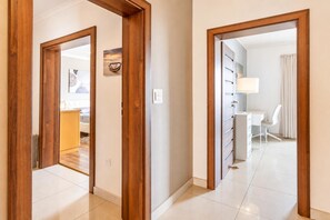 Family Apartment, 2 Bedrooms, 2 Bathrooms (Modern and comfortable apart Savoy) | Bahagian dalam