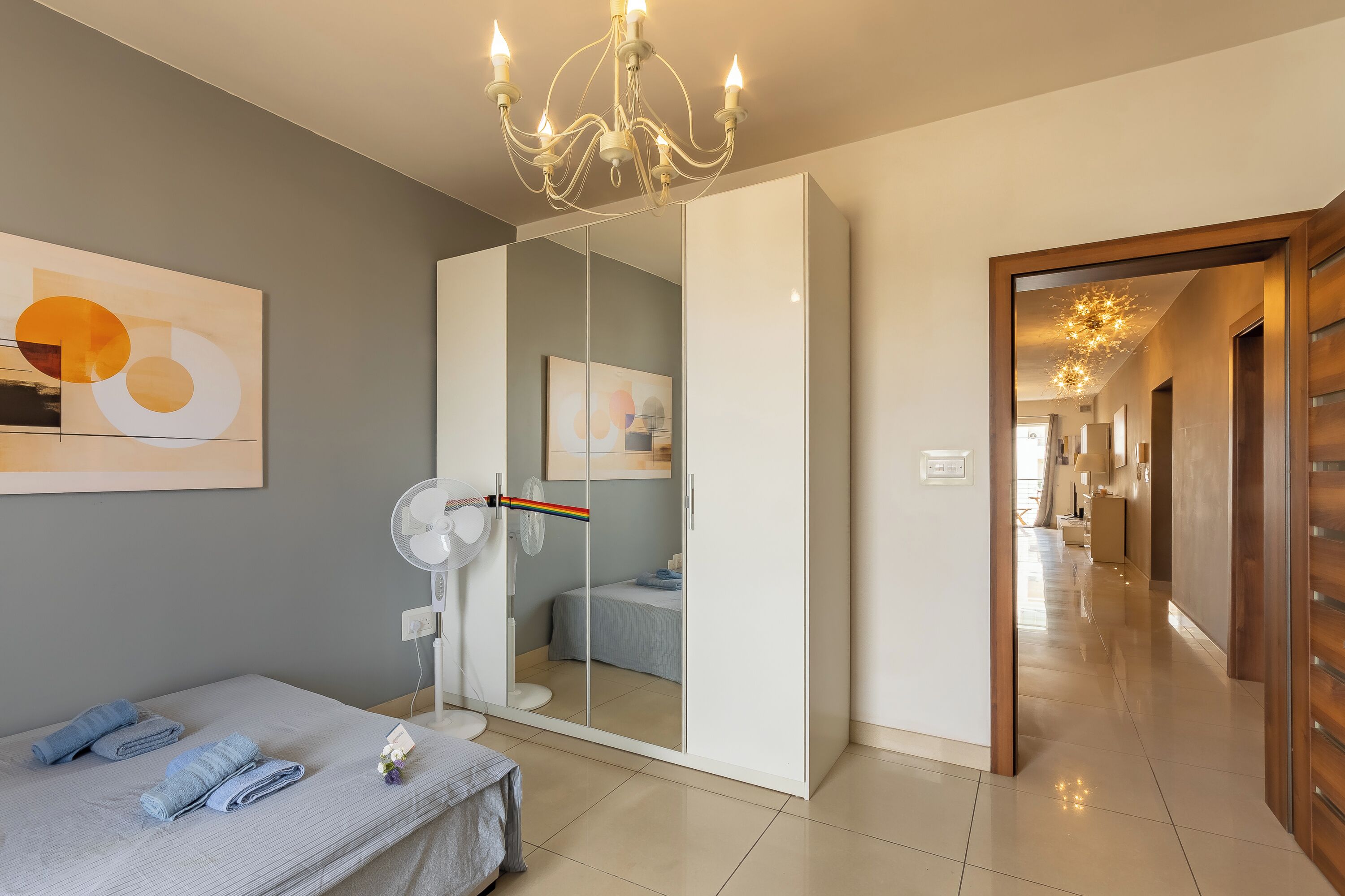 Appartement familial, plusieurs chambres, 2 salles de bains (Modern and comfortable apart Savoy) | 2 chambres, fer et planche à repasser, lit d’appoint (supplément)