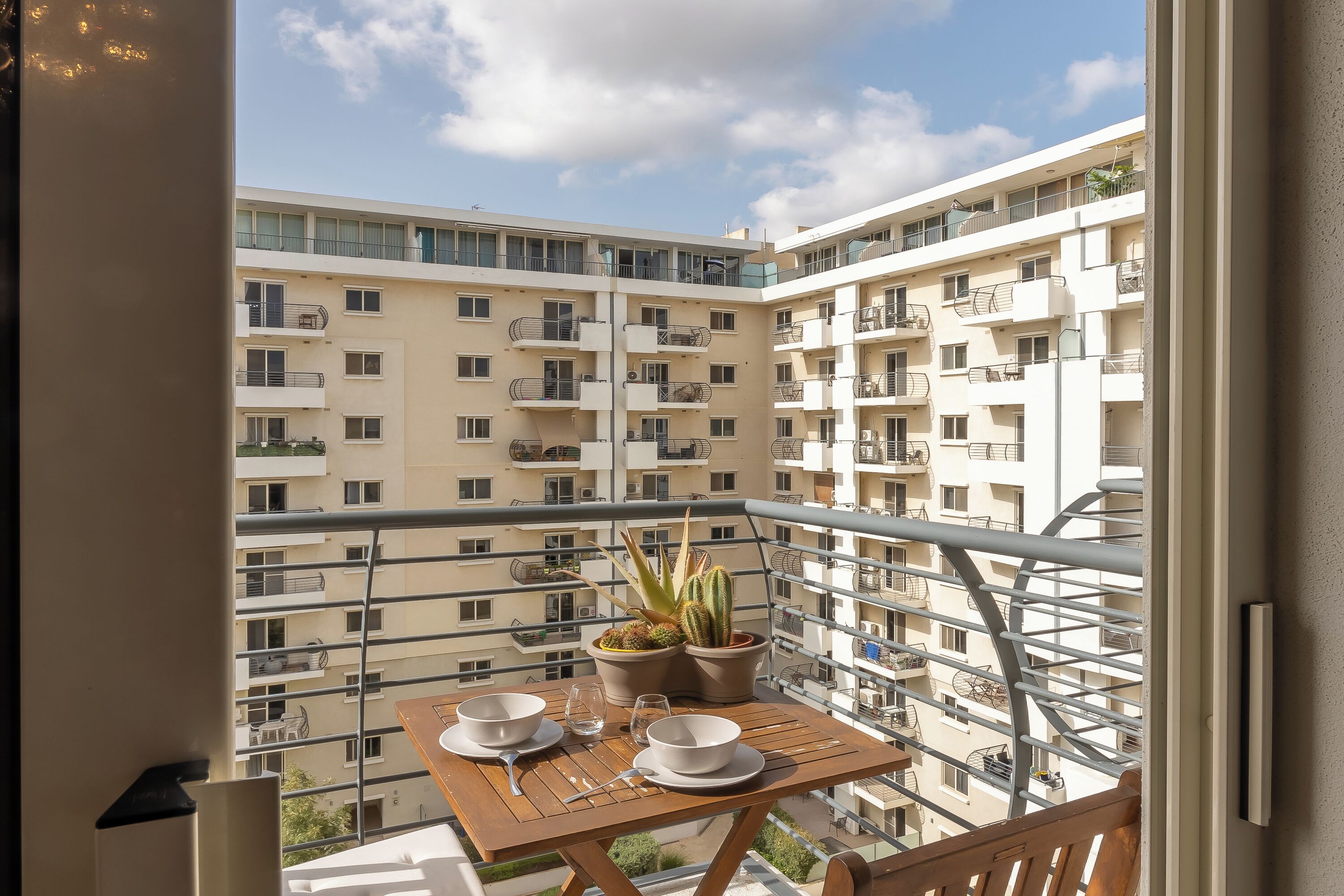 Family Apartment, 2 Bedrooms, 2 Bathrooms (Modern and comfortable apart Savoy) | Dining