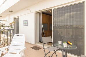 Departamento familiar, varias habitaciones, 2 baños (Modern and comfortable apart Savoy) | Terraza o patio