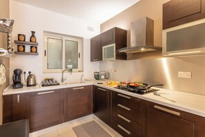 Private kitchen - Modern and Comfortable Apart Savoy Garden (Gzira)