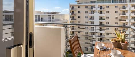 Departamento familiar, 2 habitaciones, 2 baños (Modern and comfortable apart Savoy) | Restaurante al aire libre