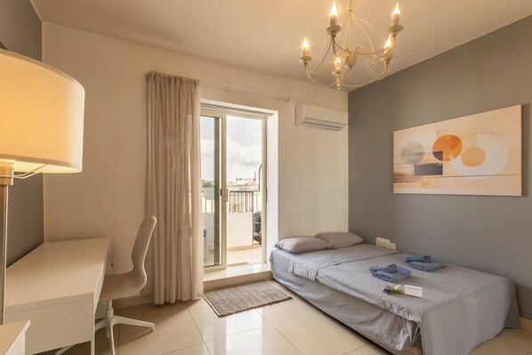 Departamento familiar, varias habitaciones, 2 baños (Modern and comfortable apart Savoy) | 2 habitaciones, tabla de planchar con plancha y camas extra 