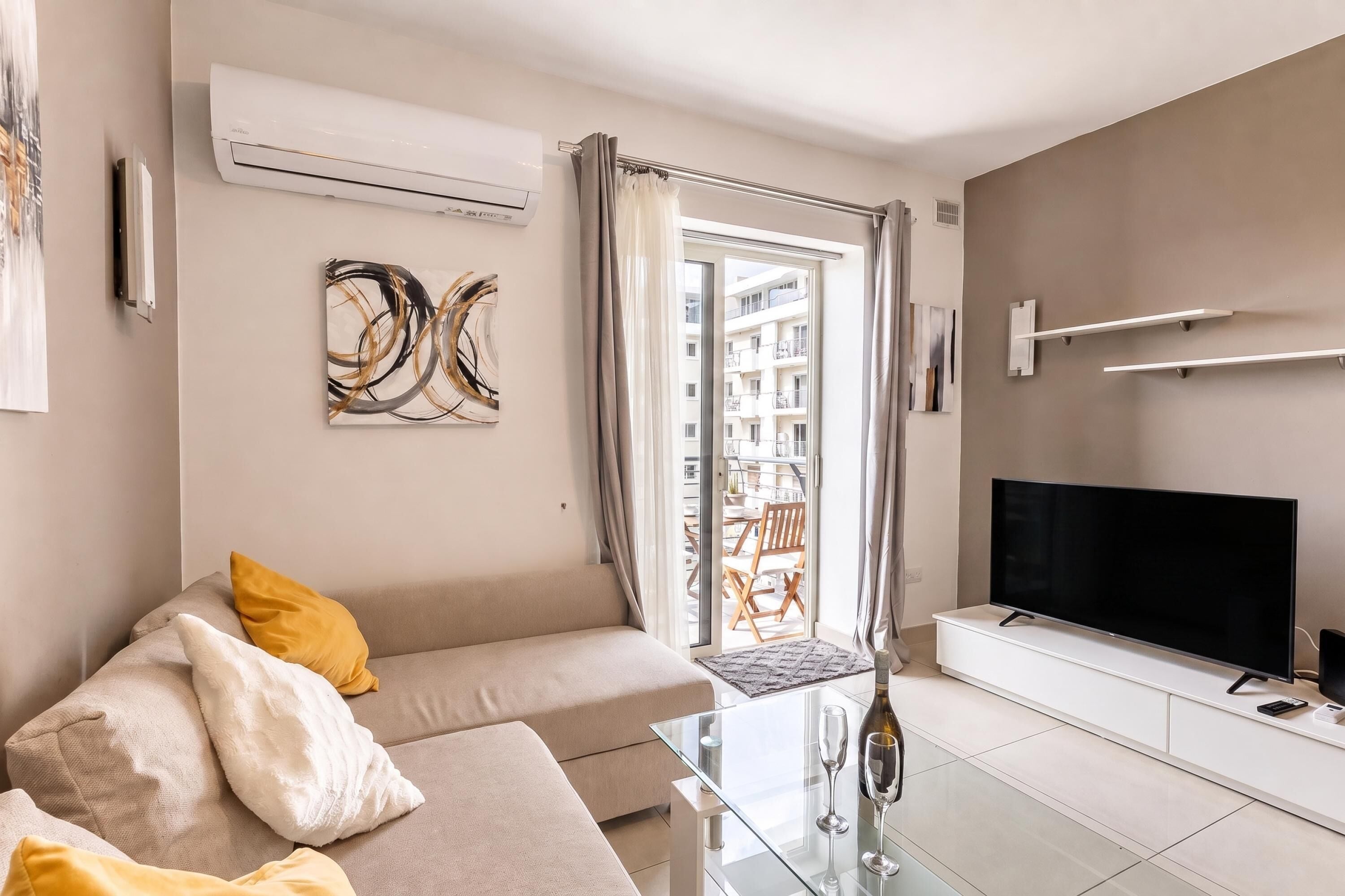 Perhehuoneisto, 2 makuuhuonetta, 2 kylpyhuonetta (Modern and comfortable apart Savoy) | Oleskelualue