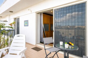 Familie appartement, 2 slaapkamers, 2 badkamers (Modern and comfortable apart Savoy) | Terras