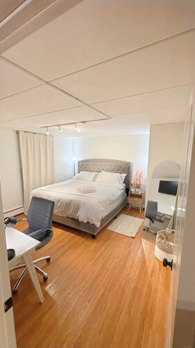 Private cozy Apartment 1Bed+1Bath 
“Entire place only for you”
WiFi-Parking

