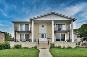 Exterior - Private cozy Apartment 1Bed+1Bath 
“Entire place only for you”
WiFi-Parking

 (Tinley Park)