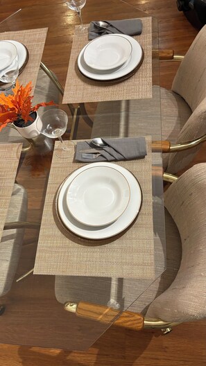 Dining - Private cozy Apartment 1Bed+1Bath 
“Entire place only for you”
WiFi-Parking

 (Tinley Park)