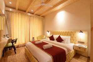 8 chambres, fer et planche à repasser, Wi-Fi, literie fournie
