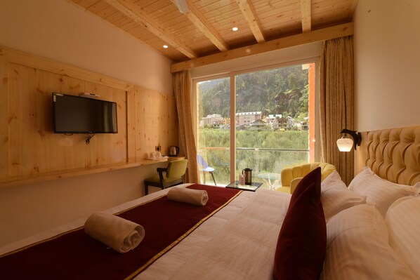 8 chambres, fer et planche à repasser, Wi-Fi, draps fournis