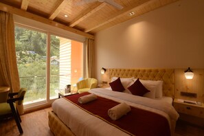 8 chambres, fer et planche à repasser, Wi-Fi, draps fournis