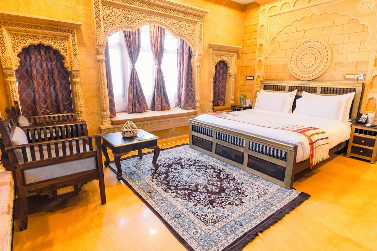 Superior Double Room, City View | Cadar kapas Mesir, peralatan tempat tidur premium, bar mini