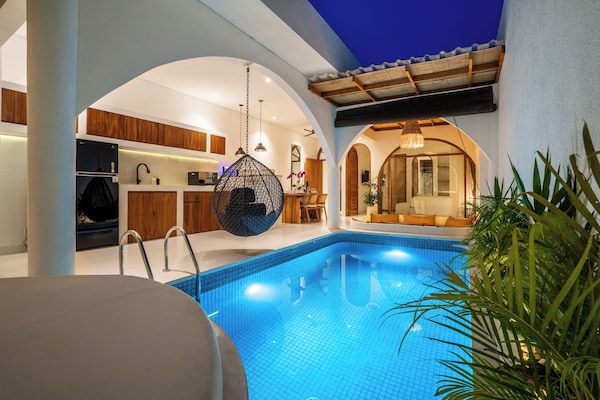 La Feliz Villa Seminyak - Kuta