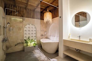 Separate tub and shower, rainfall showerhead, free toiletries