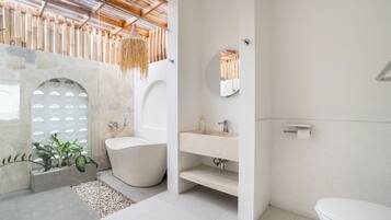 Bañera y ducha independientes, cabezal de ducha tipo lluvia