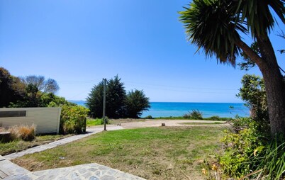 Coastal Rural Haven with mind blowing Sea Views! 10 minutes South of Moeraki.
