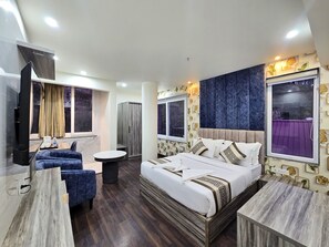 Executive Room, Balcony, Mountain View | Laptop workspace, iron/ironing board, free WiFi