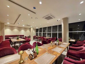 Restaurant - Hotel 7 Days Inn (Dharamshala)