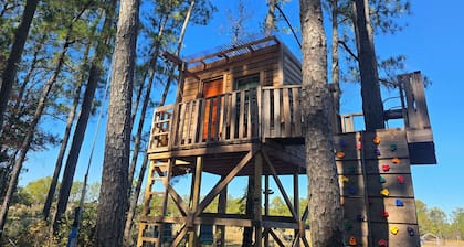 The Farm Overlook Treehouse At Blanchard Farm