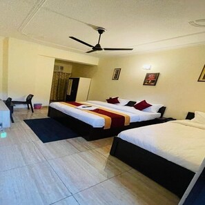Deluxe Triple Room | Soundproofing, free WiFi - The Gange Hill By Green Bird Hospitality (Rishikesh)