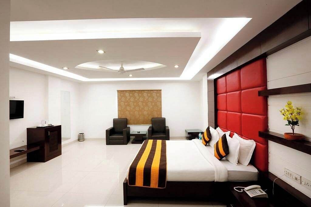 Desk, laptop workspace, free WiFi, bed sheets