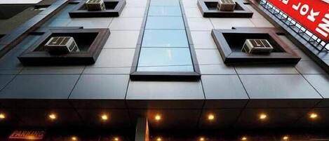 Vista frontal de la propiedad